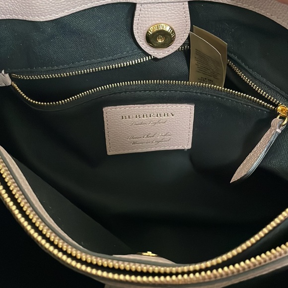 100% authentic Burberry Banner Bag in the shade orchid - Picture 8 of 15